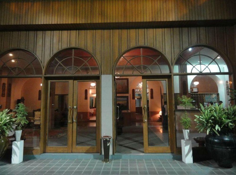 יאנגון Yuzana Garden Hotel מראה חיצוני תמונה