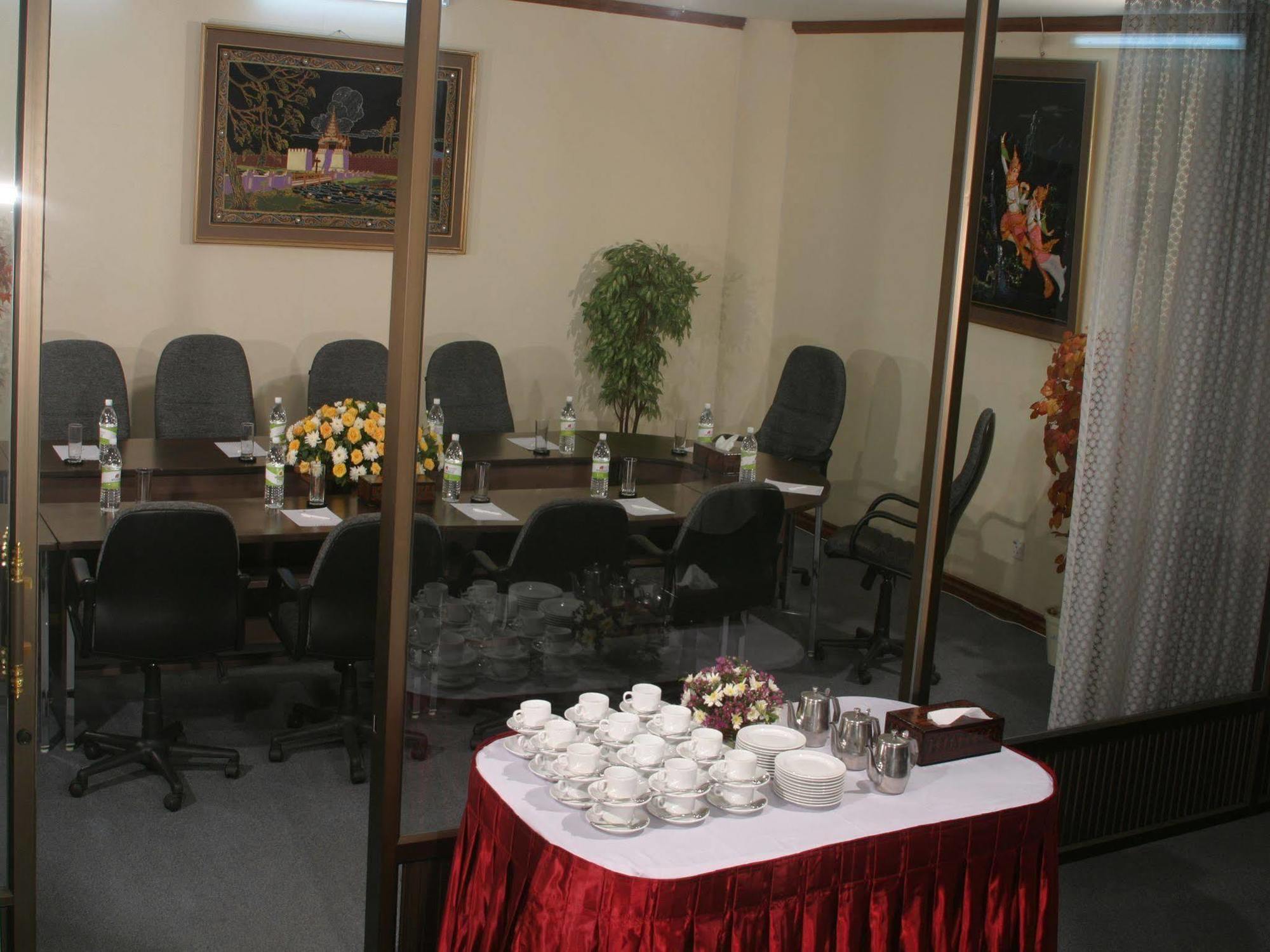 יאנגון Yuzana Garden Hotel מראה חיצוני תמונה